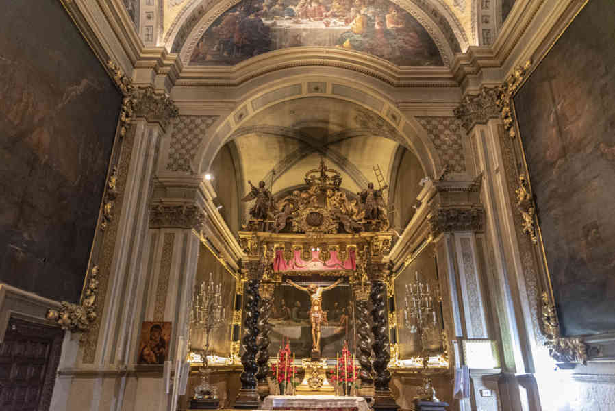 Huesca - Barbastro 24 - catedral de Santa María de la Asunción - capilla del Santo Cristo de los Milagros.jpg
